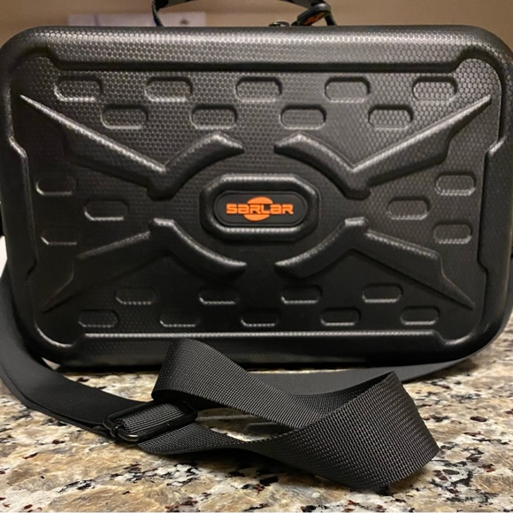 Oculus Quest 2 BRAND NEW Condition Lots of Accessories Only Used Twice 64gb - Picture 3 of 3